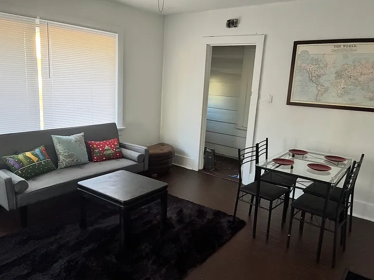 401 W Elliott Ave — Photo 4