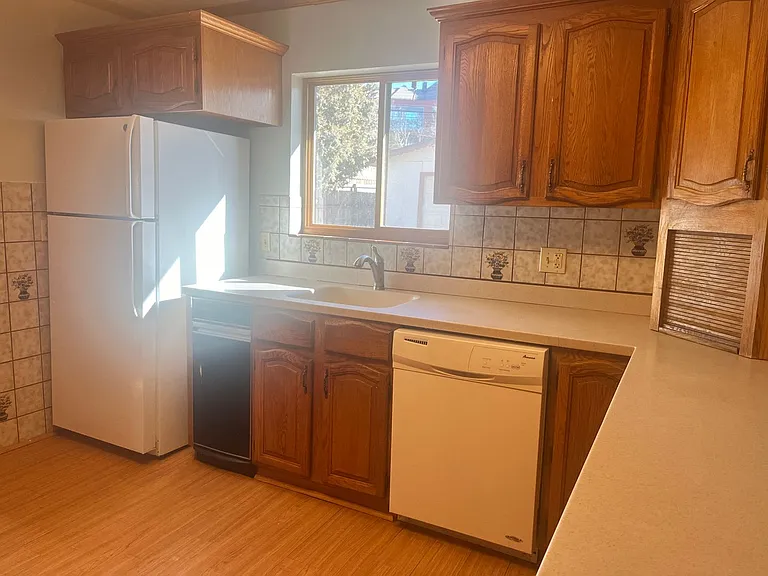 811 Skyway Blvd — Photo 3