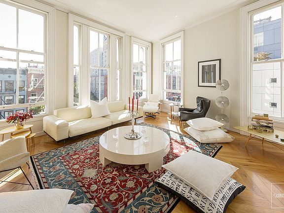 4th image of 54 Bond St #4