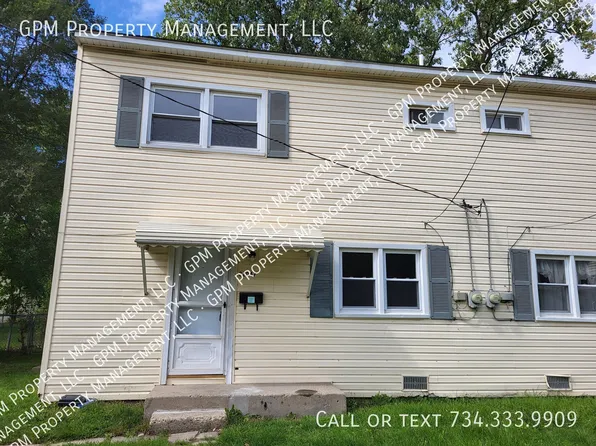 32047 Cheboygan Ct, Westland, MI 48186