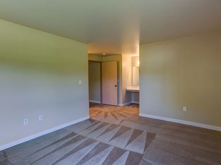 Creekside Apartments — Photo 61