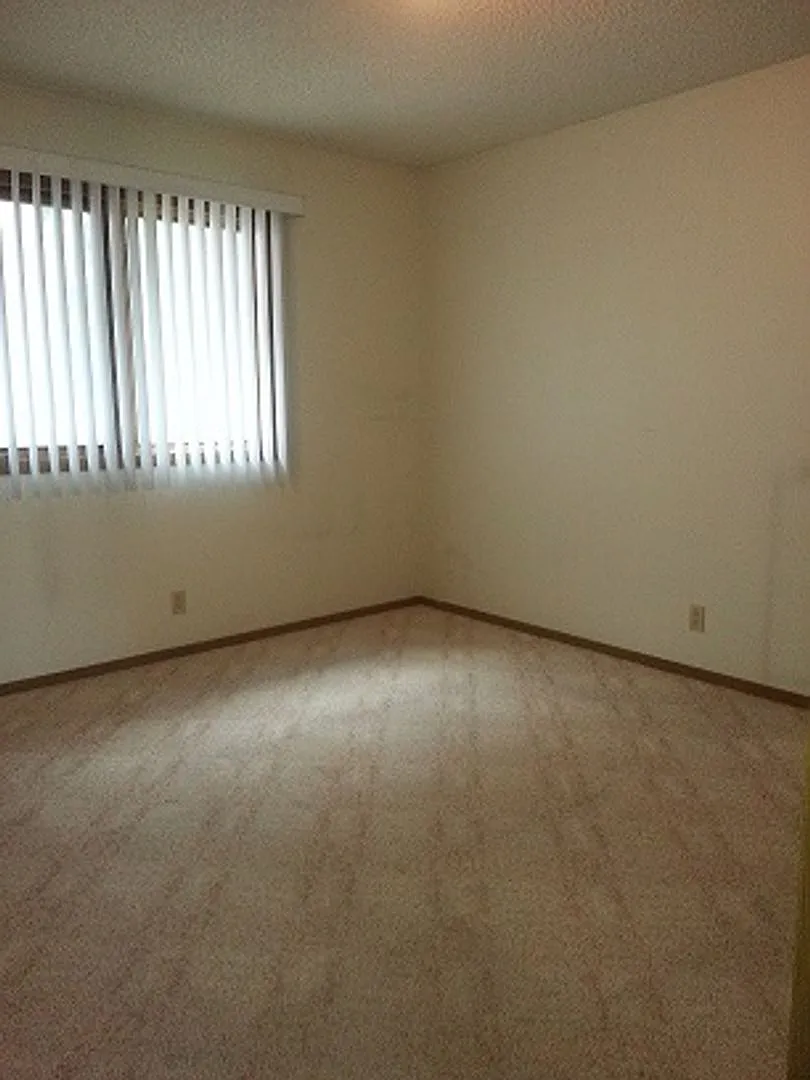 5125 Huntington Ave Apartments — Photo 3