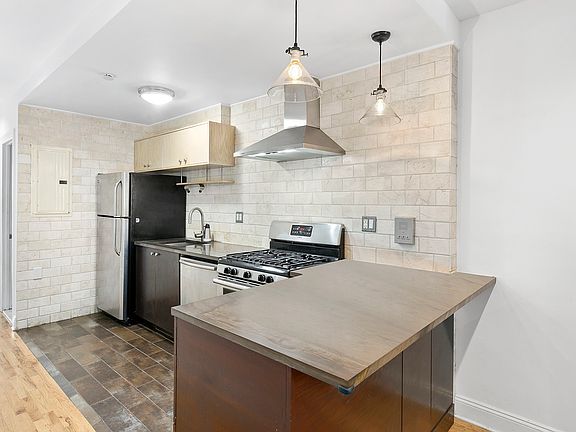 4th image of 243 Mulberry St APT 2R