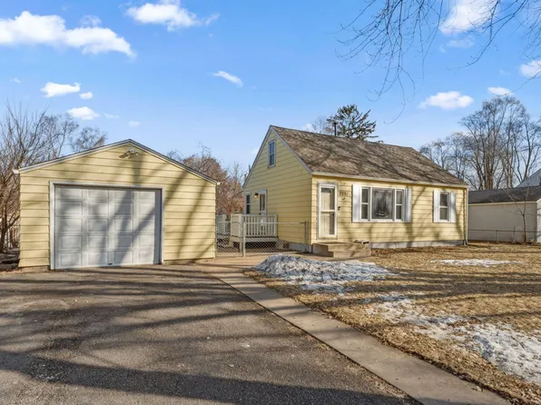 2251 Pinewood Dr, Mounds View, MN 55112