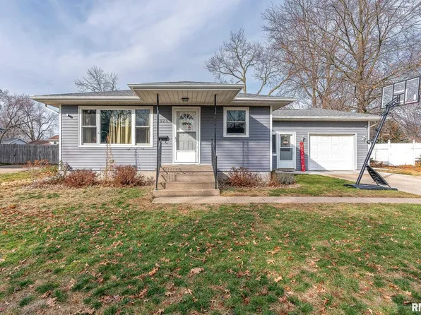 1324 Anthony Pl, Camanche, IA 52730