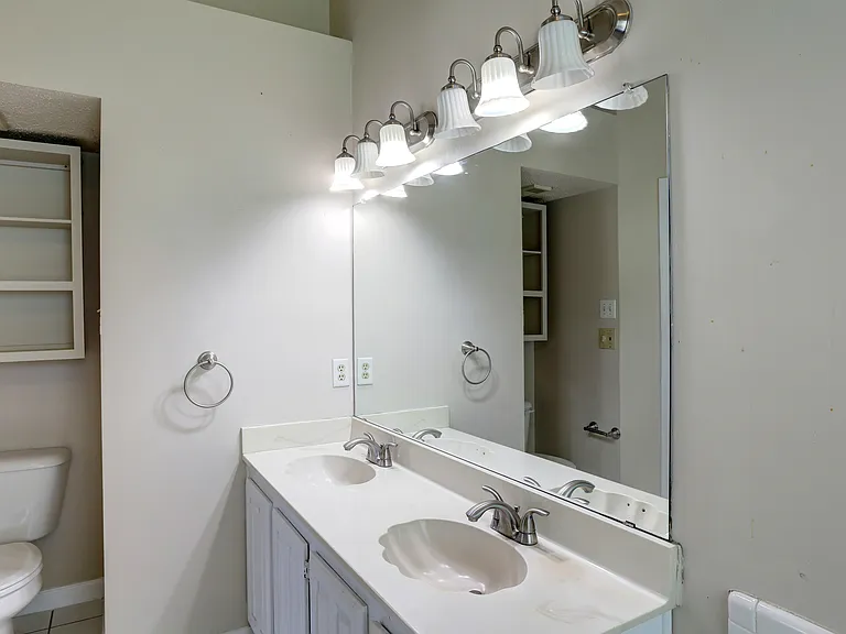 1821 Chattham Ct — Photo 12