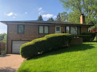1310 Hillside Dr, Bettendorf, IA 52722