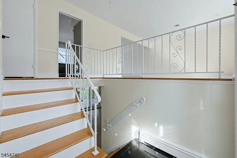 4 bed, 3.0 bath, $6,499 — Photo 4