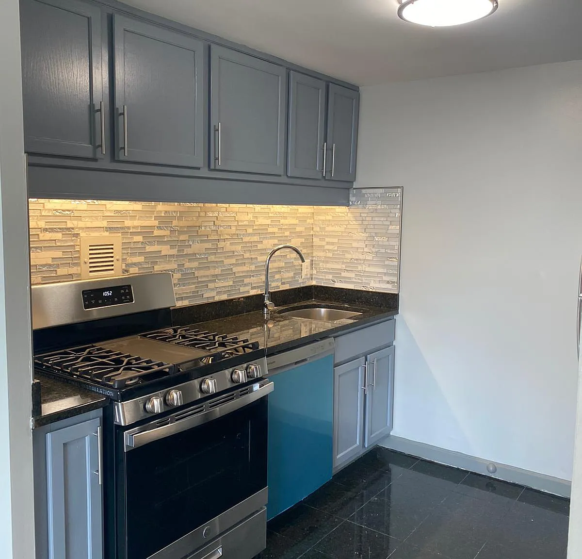 1 bed, 700 sqft, $1,650 — Photo 2