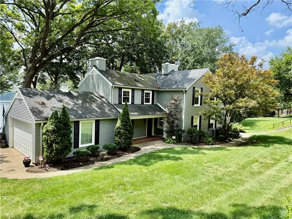 409 Southmoreland Pl, Decatur, IL 62521