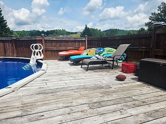 5th image of 25 Red Oak Dr