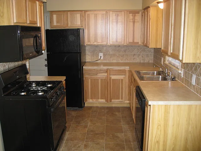 856 Canterbury St SW — Photo 2