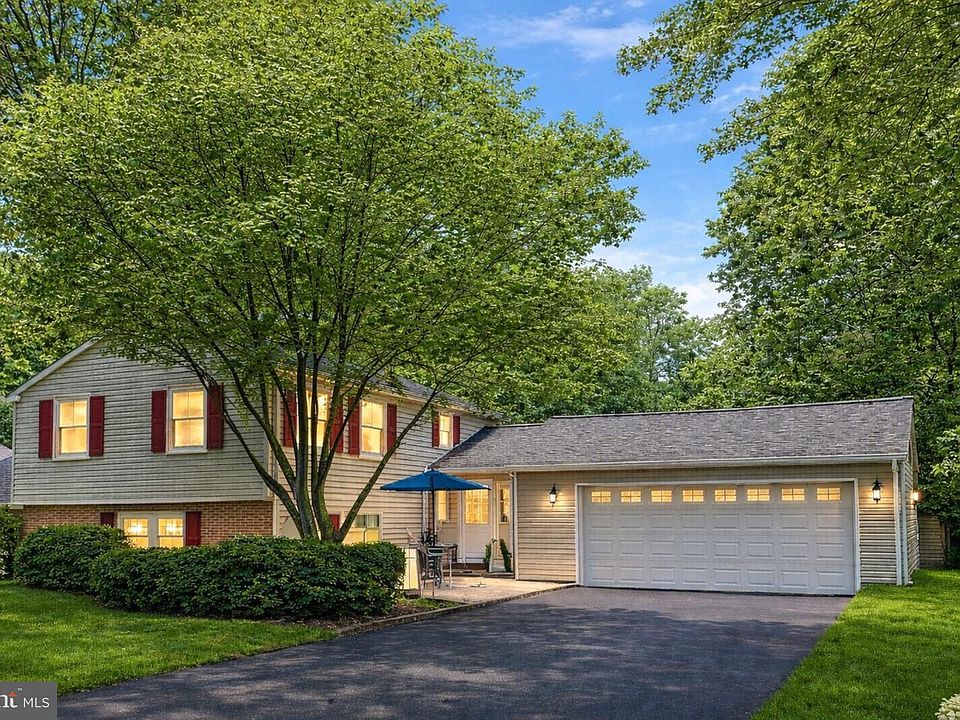 1st image of 552 Lanceshire Ln