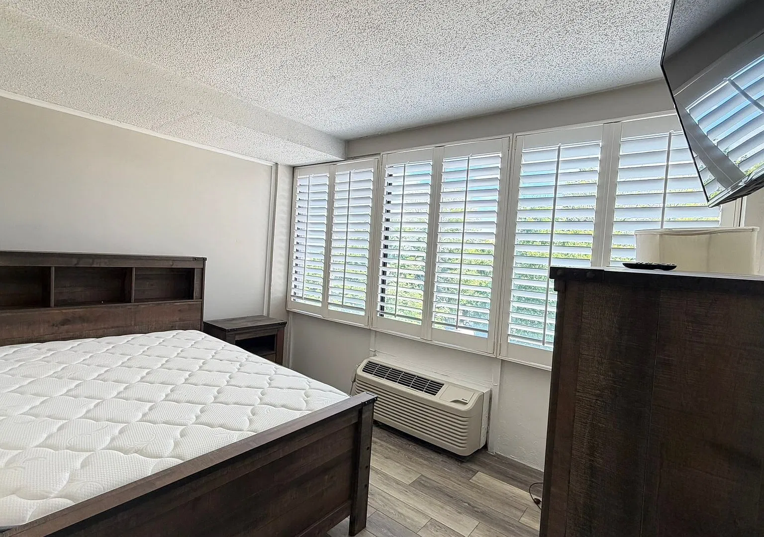 University Towers- Furnished 1bd/1ba Apartment #516 Ready For You In Fall 2027! $1400 Per Month — Photo 2