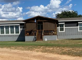 316 County Road 775, Devine, TX 78016