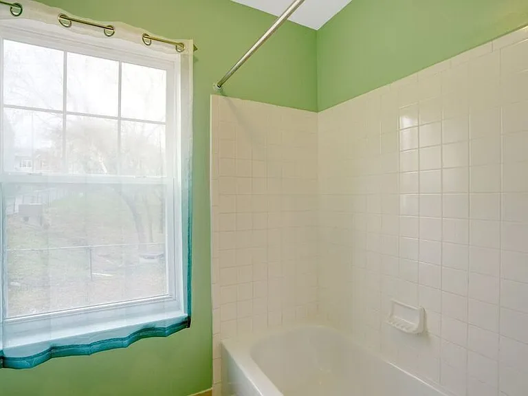 1121 Varney St SE — Photo 17