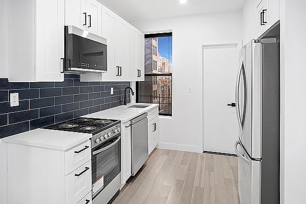 1st image of 410 Amsterdam Ave #4NS