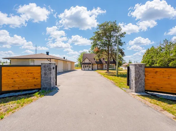 2565 216th St, Langley, BC V2Z 1P4
