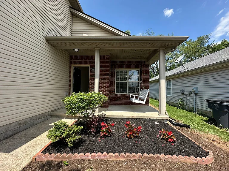 1437 Day Lily Dr — Photo 2
