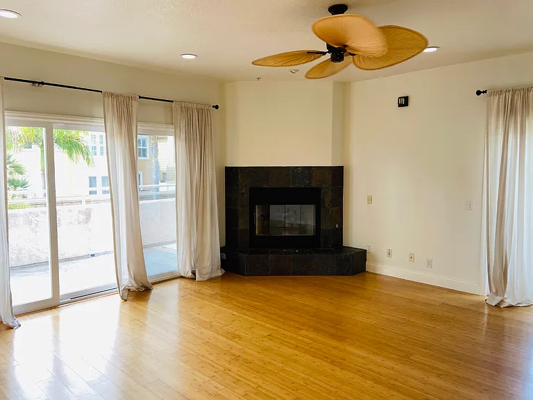 20812 Beach Blvd — Photo 4