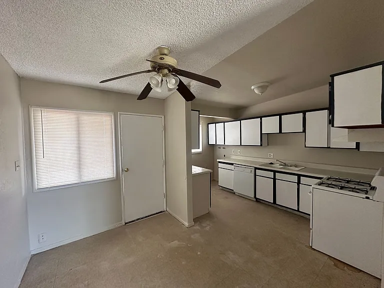 237 Palm Dr — Photo 5