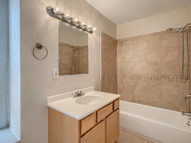 923 Lipan St — Photo 16
