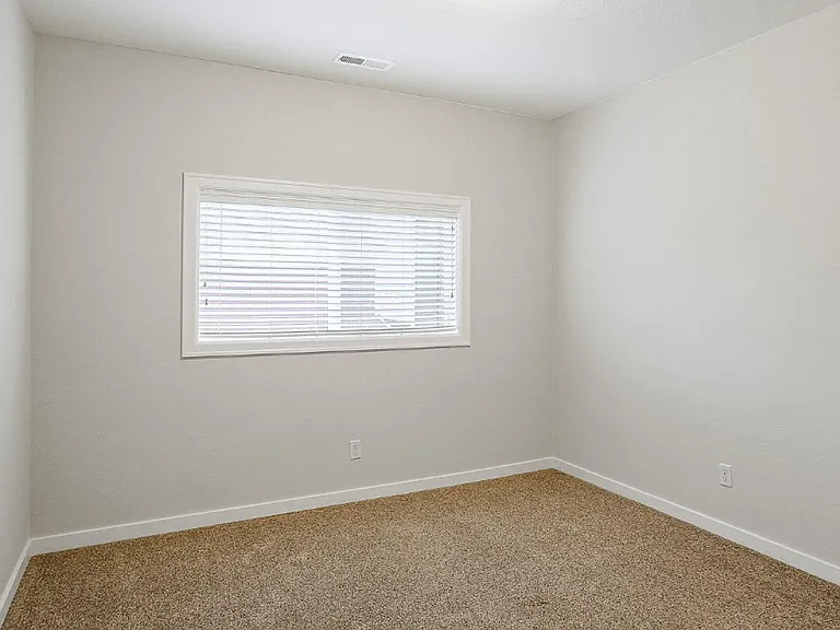 384 Market St NE — Photo 29