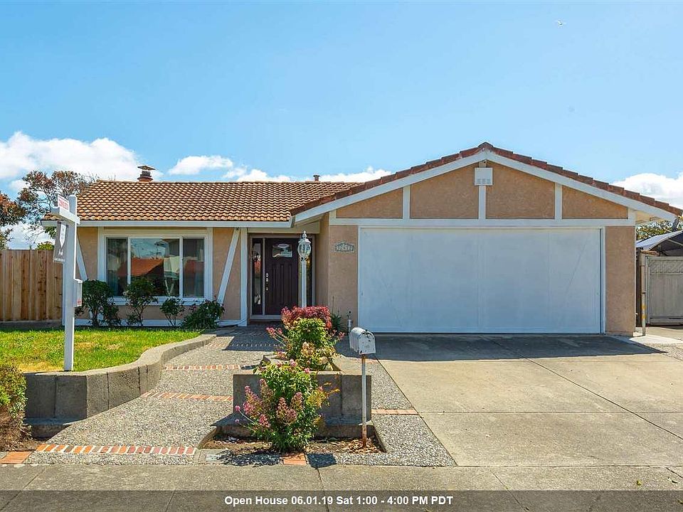 1st image of 32412 Woodland Dr