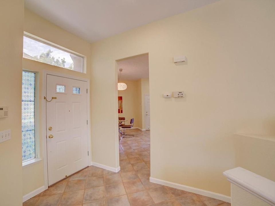1st image of 33 Northcrest Dr