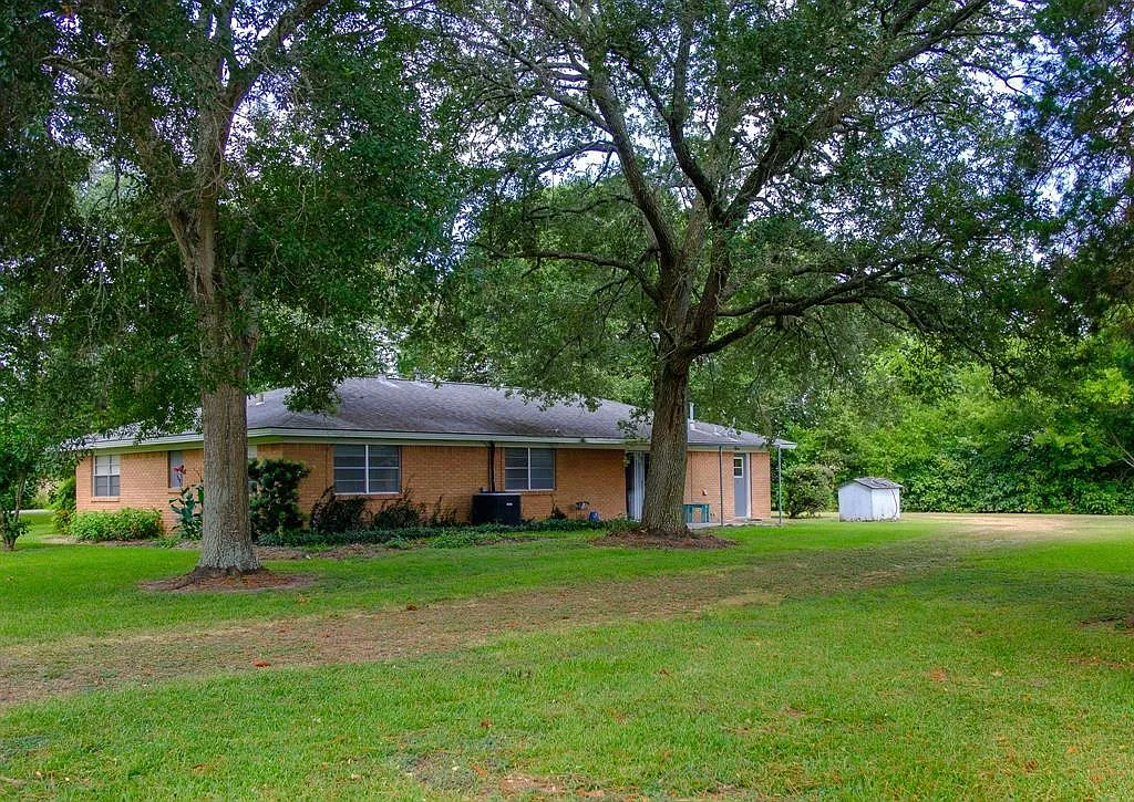 3 bed, 2.0 bath, 1456 sqft, $2,100 — Photo 2
