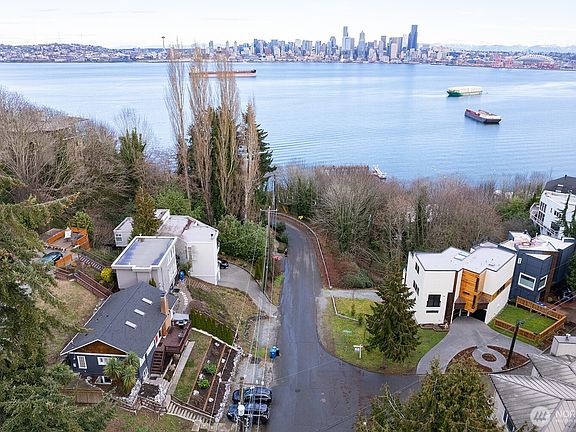 2nd image of 1623 Ferry Avenue SW
