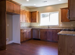 805 Valley Vista St, Sutherlin, OR 97479