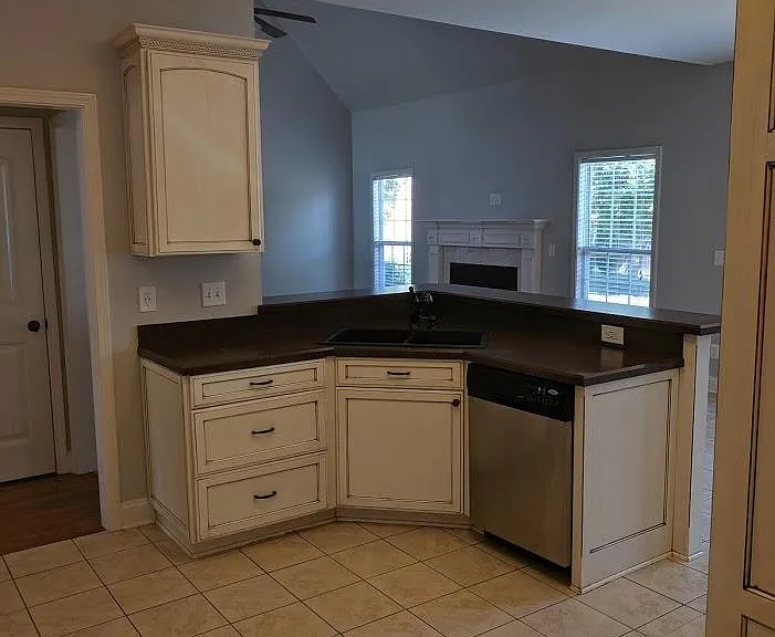209 Artesa Dr — Photo 3