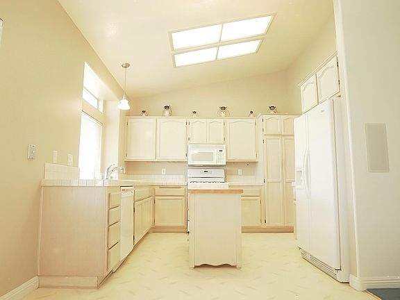 4th image of 29341 Hidden Oak Pl