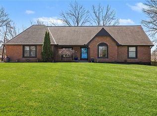 1027 W Burning Tree Dr, Kansas City, MO 64145