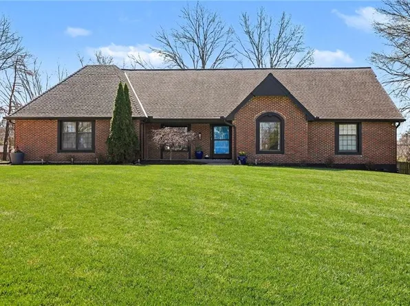 1027 W Burning Tree Dr, Kansas City, MO 64145