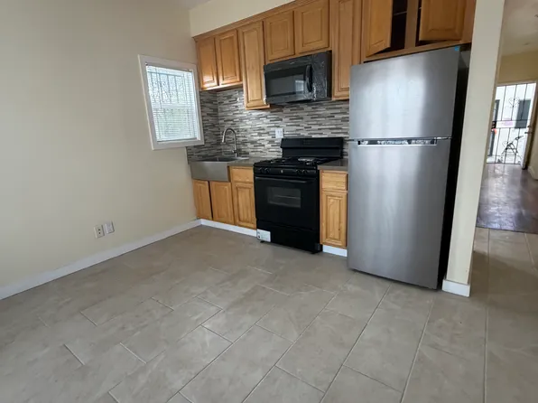 600 W 87th St #1/2, Los Angeles, CA 90044