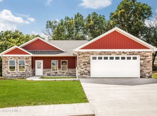 742 Vine Dr, Holts Summit, MO 65043
