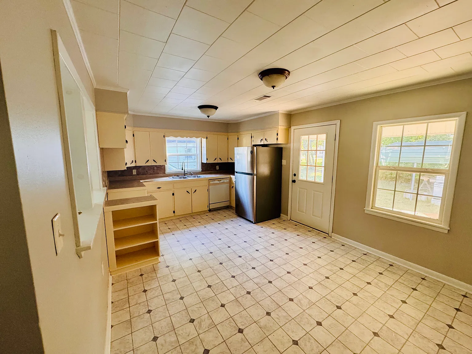 3 bed, 1115 sqft, $1,000 — Photo 3