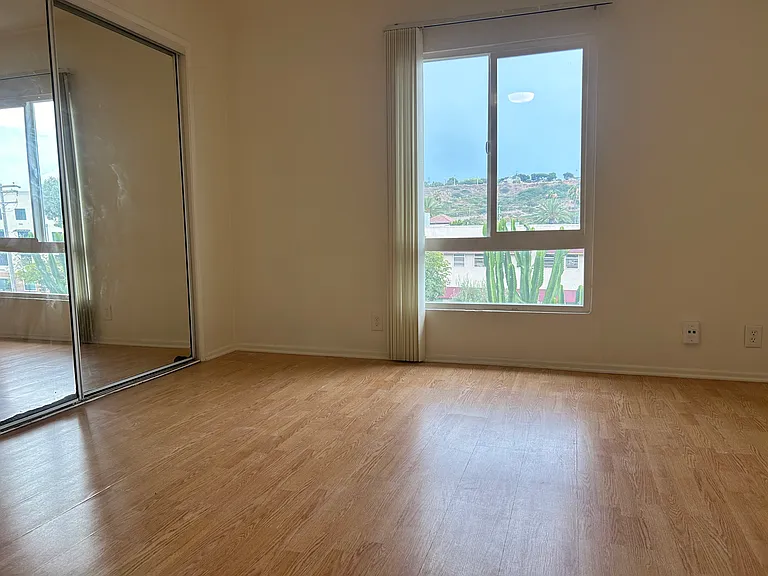 554 Greenbrier Dr #4 — Photo 7