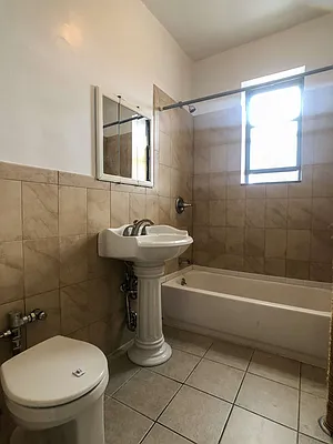 Rented by Realty 2000 Corp | media 31