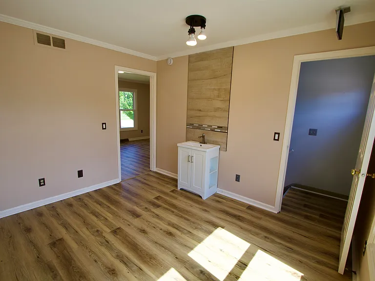 123 N Jackson St — Photo 20