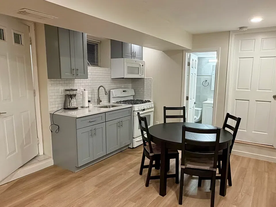 303 Corbin Ave #1