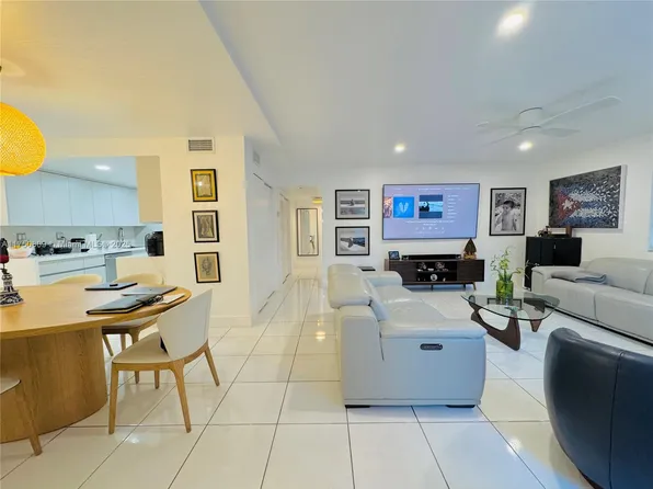 9394 SW 77th Ave APT F1, Coral Gables, FL 33156