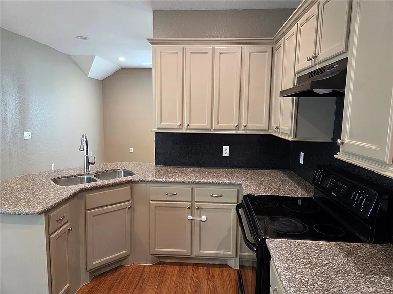 438 Spence Ln — Photo 16