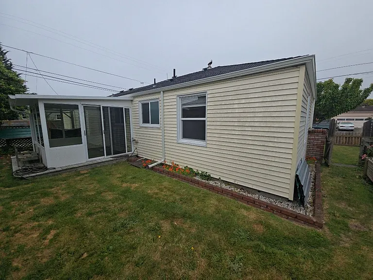 2204 F St — Photo 24