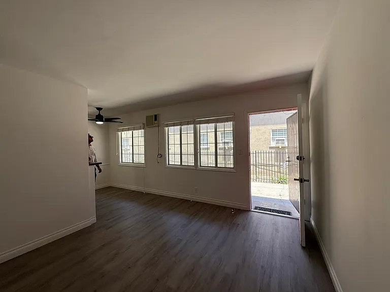 Lillian Way Apartments — Photo 23