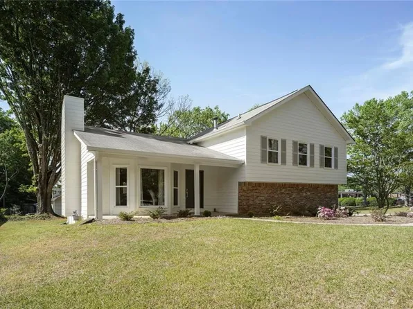 11 Parkmont Dr, Roswell, GA 30076
