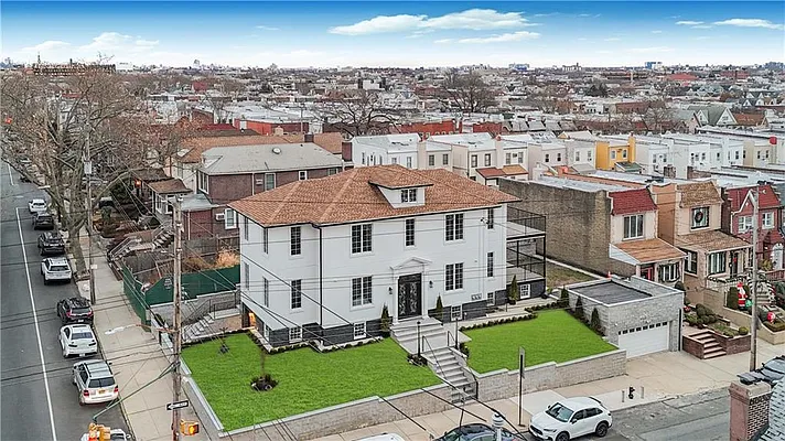 Sold by Remax Edge | media 10