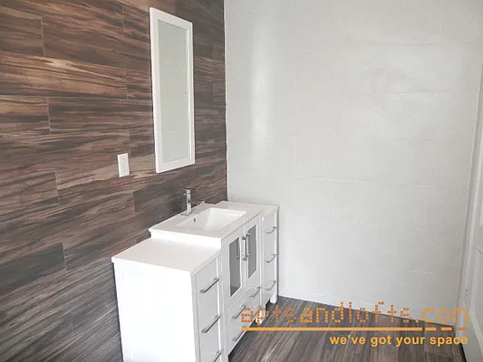 Rented by aptsandlofts.com | media 4